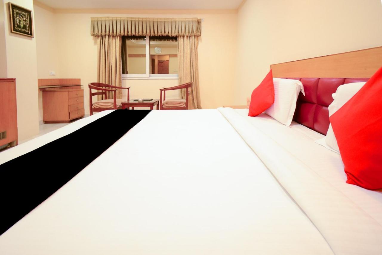 Collection O 2521 Hotel The Vinayak Gválijar Kültér fotó