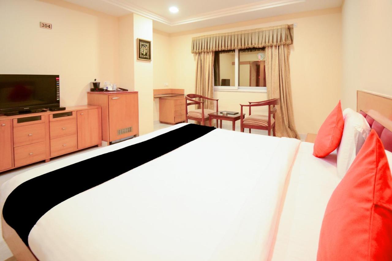 Collection O 2521 Hotel The Vinayak Gválijar Kültér fotó